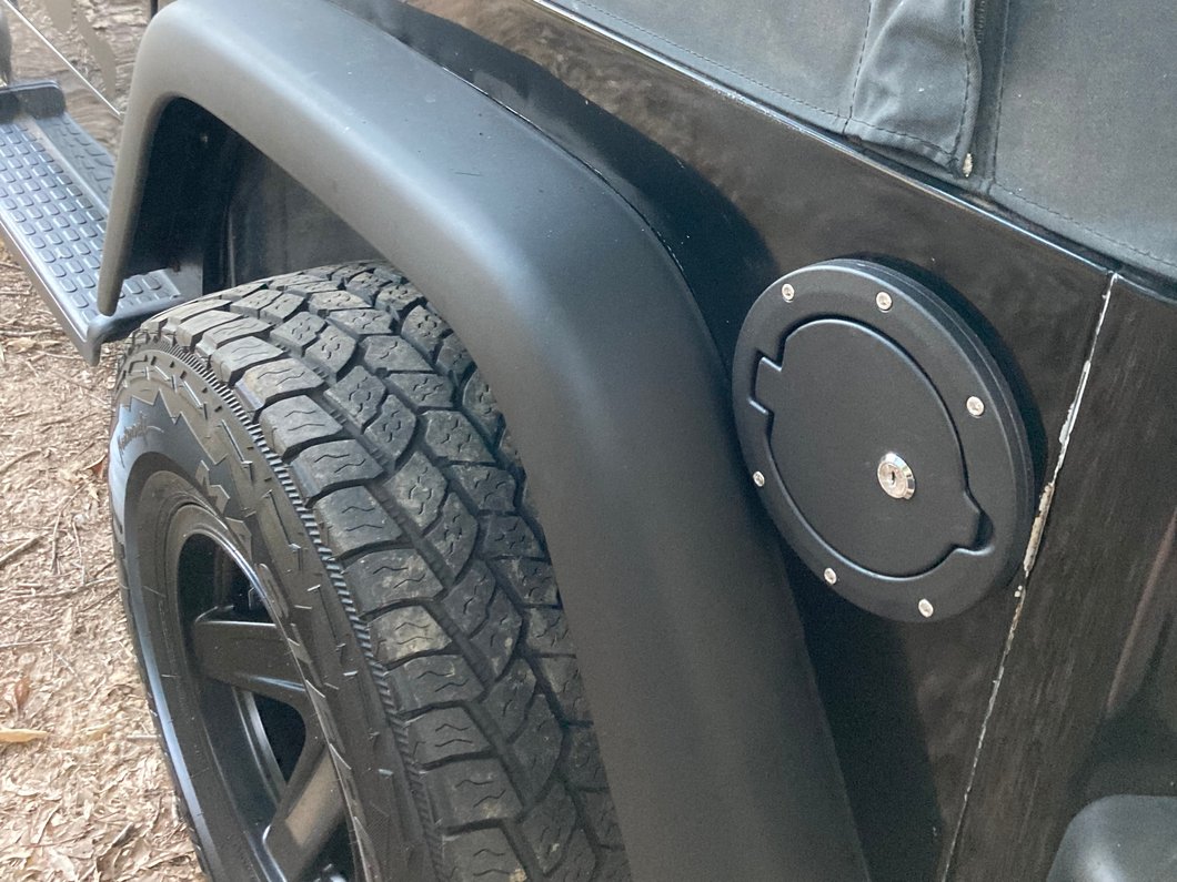 RedRock Locking Fuel Door Cover (97-06 Jeep Wrangler TJ)