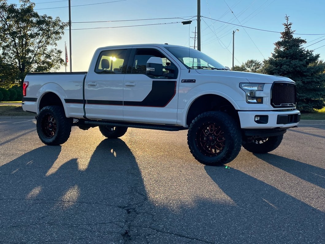 RedRock Baja Upper Replacement Grille with LED Lighting; Gloss Black (15-17 F-150, Excluding Raptor)