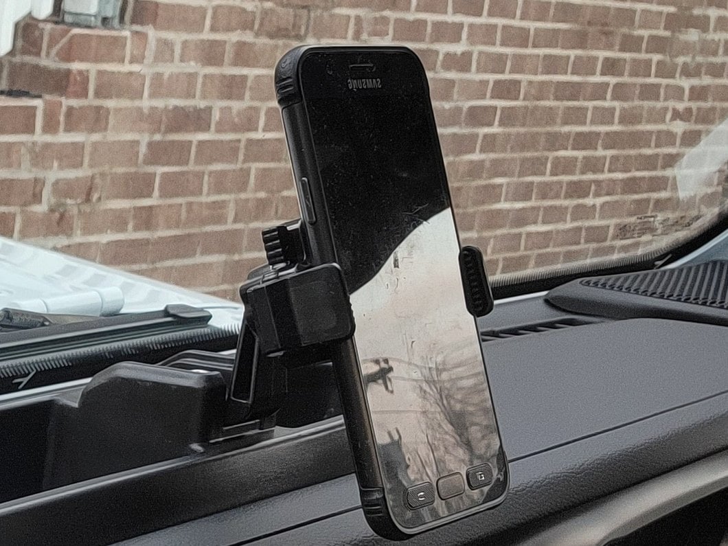 RedRock Dash Mounted Phone Holder with Storage Compartment (20-23 Jeep Gladiator JT)