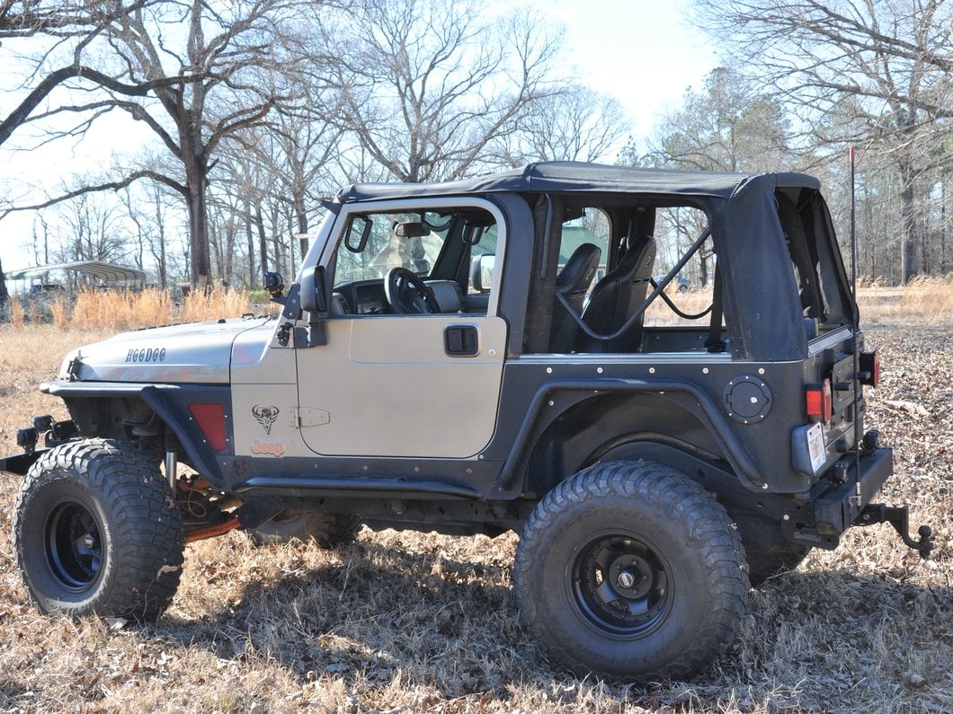 RedRock Locking Fuel Door Cover (97-06 Jeep Wrangler TJ)
