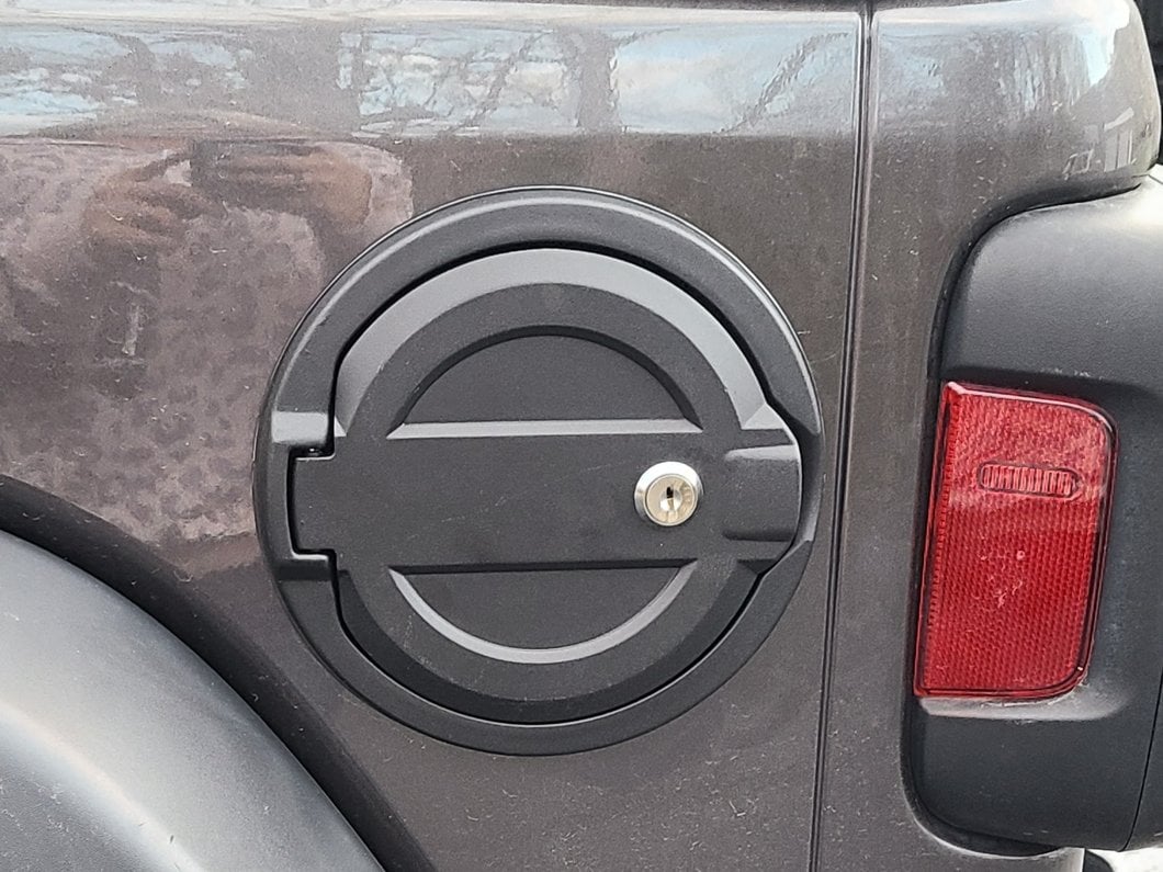 RedRock Locking Aluminum Fuel Filler Door Cover (18-25 Jeep Wrangler JL, Excluding Diesel)