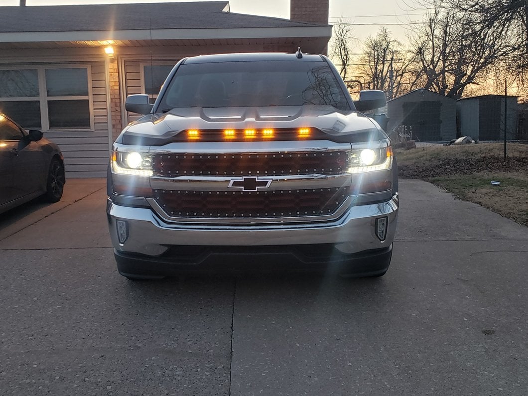 RedRock Wire Mesh Upper Overlay Grille with Rivets; Black (16-18 Silverado 1500 w/o Z71 Package)
