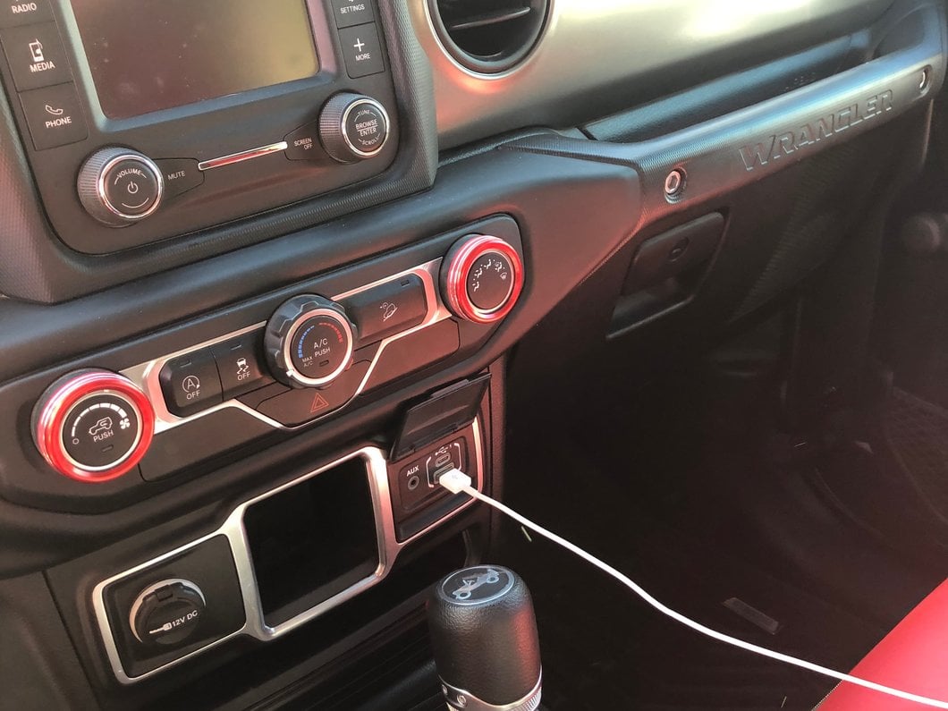 RedRock Billet Aluminum HVAC and Radio Control Knob Trim Ring Set; Red (18-25 Jeep Wrangler JL)