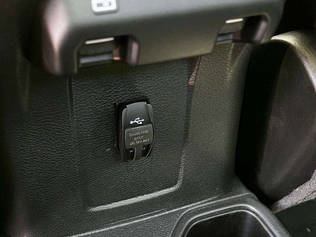 RedRock Dual USB 4.2 AMP Fast-Charger Rocker Switch (20-25 Jeep Gladiator JT)