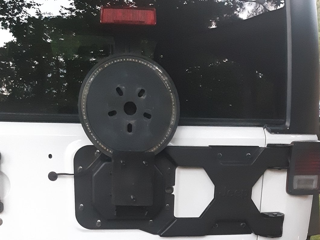 Jeep Licensed by RedRock HD Tire Carrier with Mount and Jeep Logo (07-18 Jeep Wrangler JK)