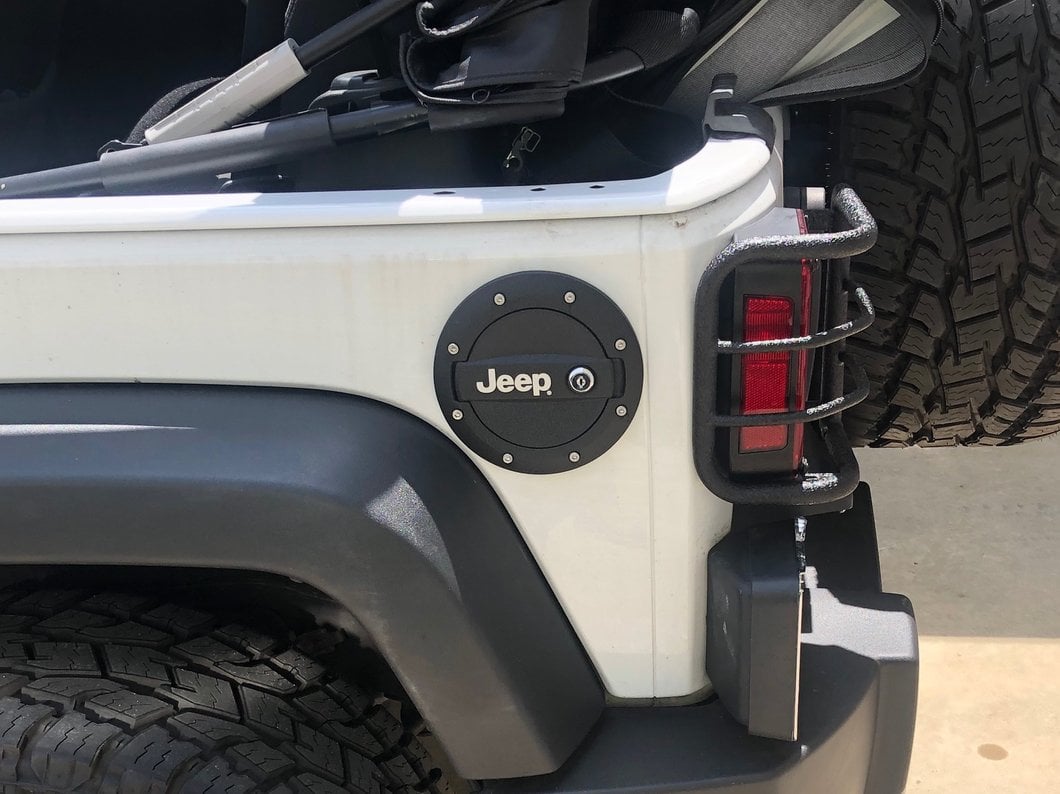 Jeep Licensed by RedRock Locking Fuel Door with Printed Jeep Logo (07-18 Jeep Wrangler JK)
