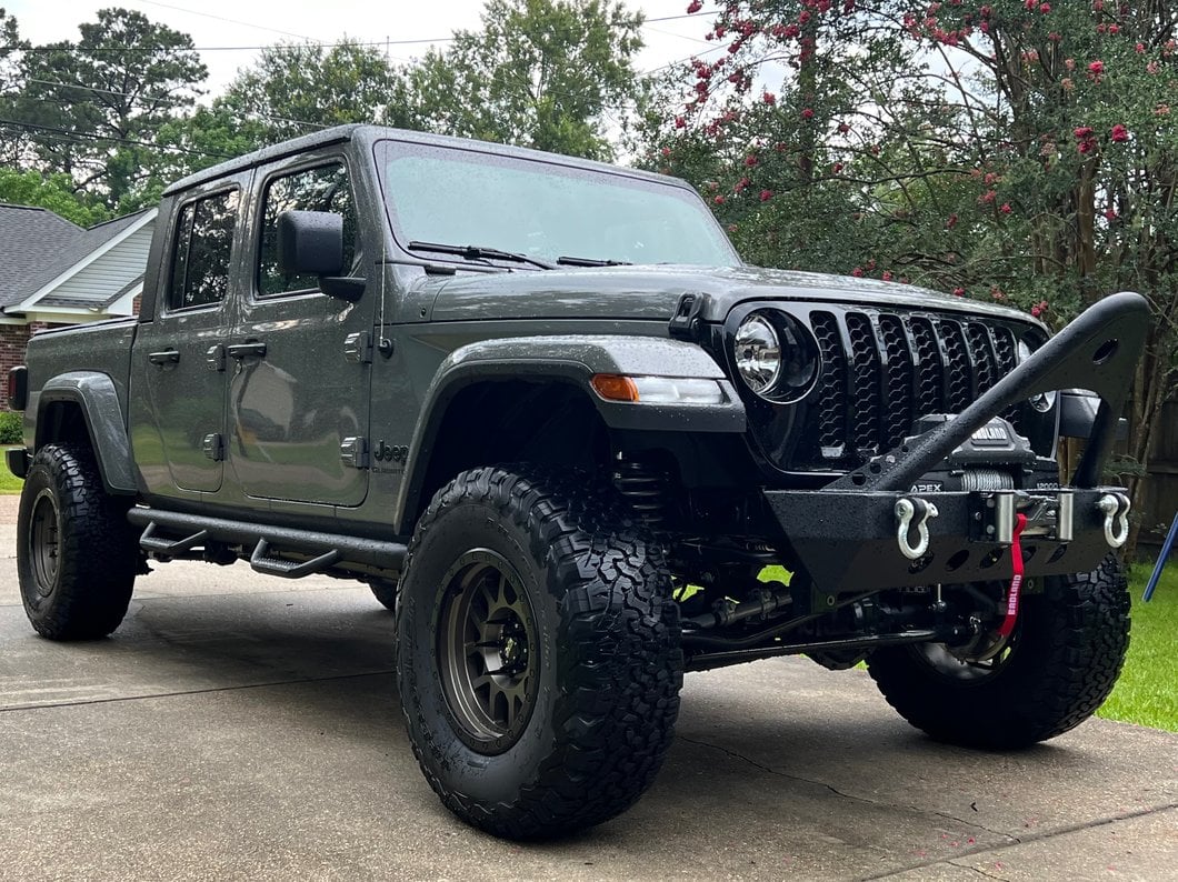 RedRock Mid-Width Winch Front Bumper with Stinger (20-25 Jeep Gladiator JT)