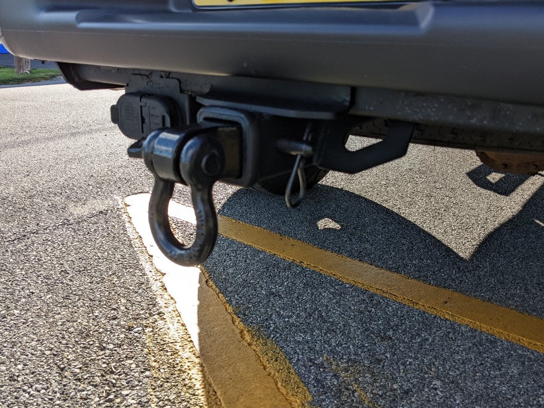RedRock 2-Inch Receiver Hitch D-Ring Shackle Assembly (Universal; Some Adaptation May Be Required)