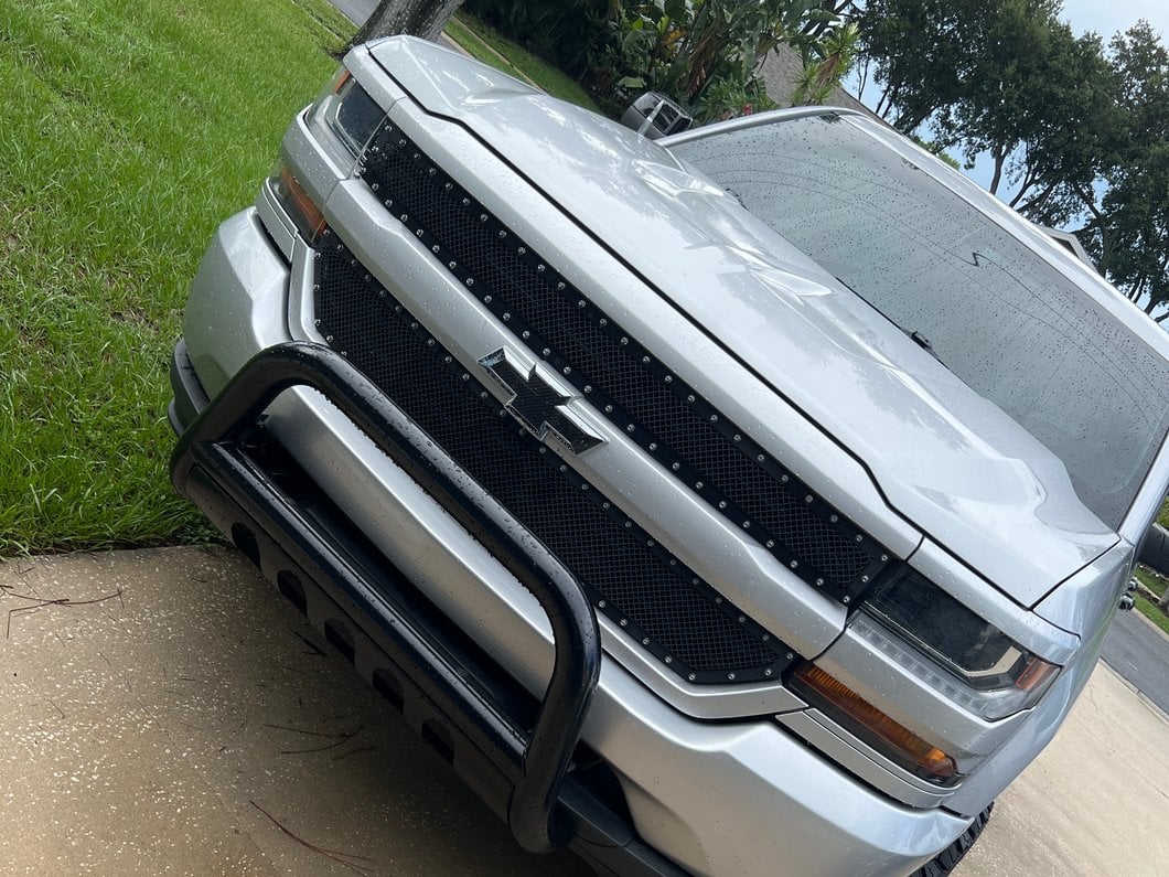 RedRock Wire Mesh Upper Overlay Grille with Rivets; Black (16-18 Silverado 1500 w/o Z71 Package)