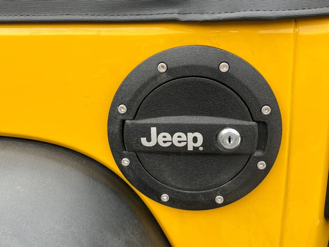 Jeep Licensed by RedRock Locking Fuel Door with Printed Jeep Logo (07-18 Jeep Wrangler JK)