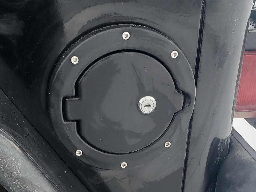 RedRock Locking Fuel Door Cover (97-06 Jeep Wrangler TJ)
