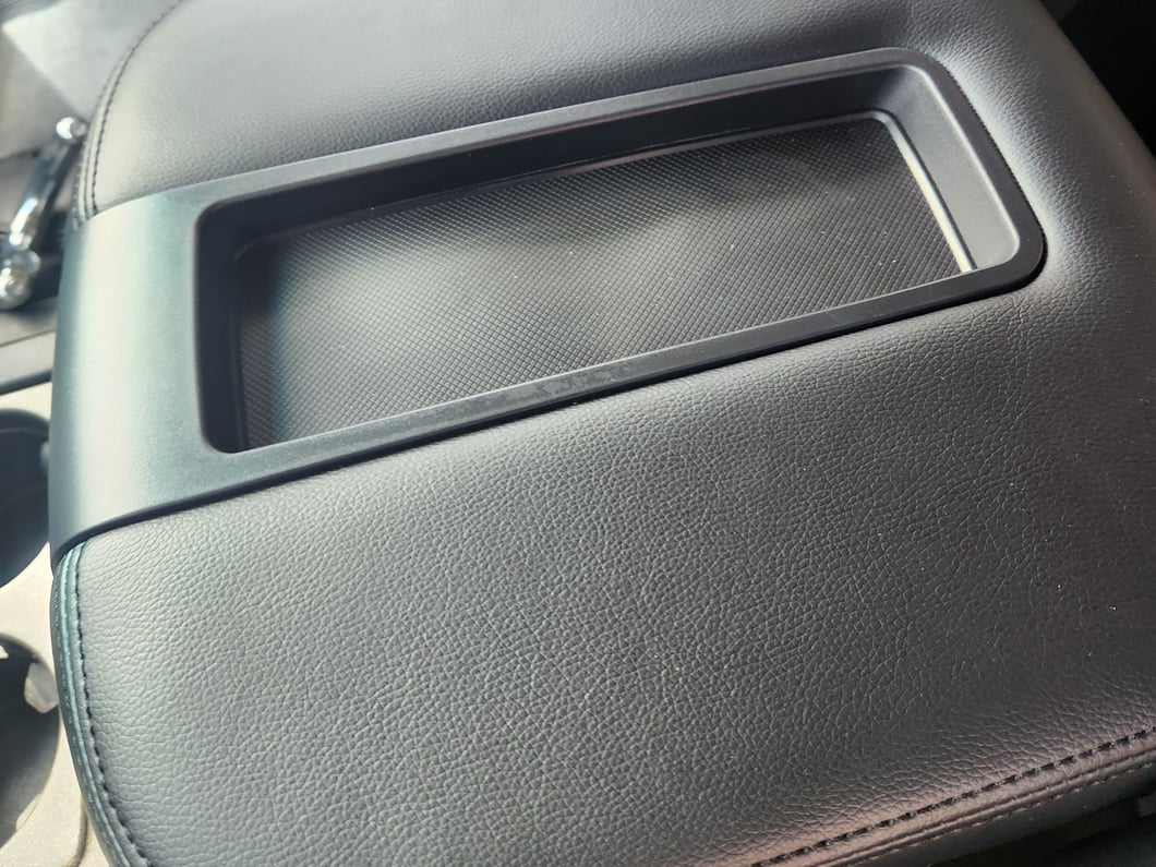 RedRock Replacement Center Console Arm Rest Cover; Black (07-13 Silverado 1500)