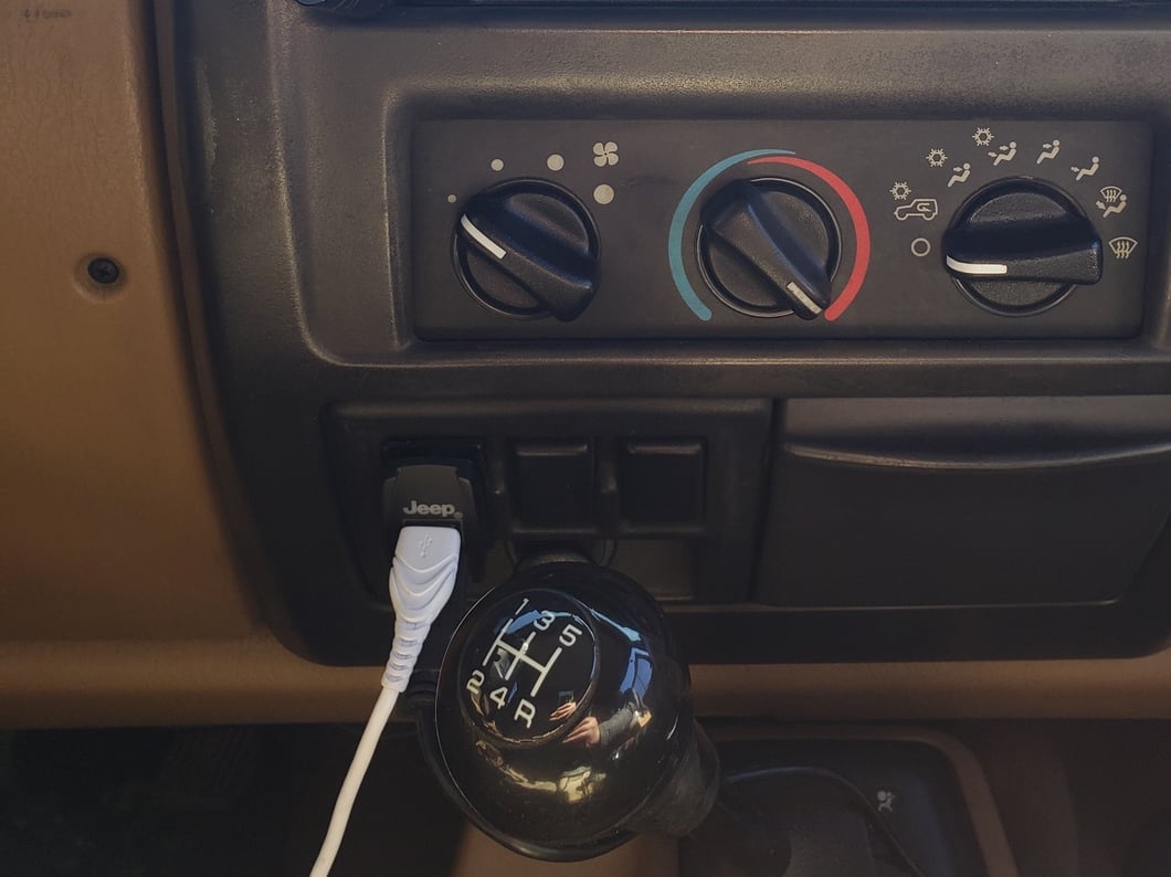 Jeep Licensed by RedRock Dual USB 4.2 AMP Fast-Charger Rocker Switch with Jeep Logo (97-18 Jeep Wrangler TJ & JK)