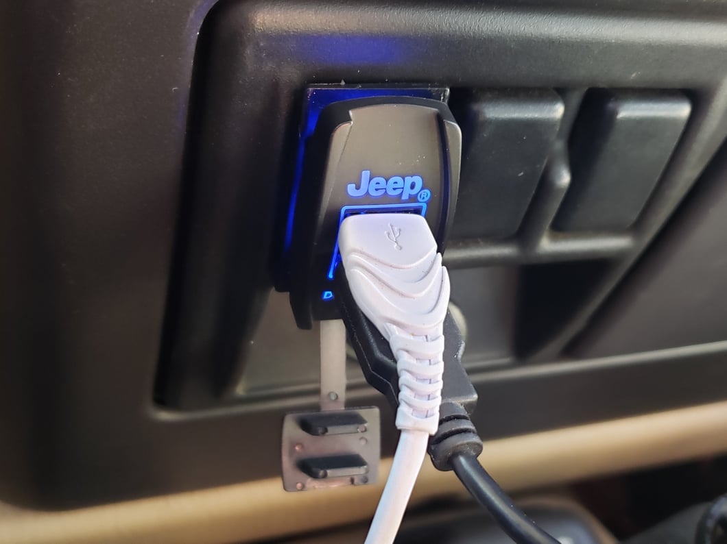 Jeep Licensed by RedRock Dual USB 4.2 AMP Fast-Charger Rocker Switch with Jeep Logo (97-18 Jeep Wrangler TJ & JK)