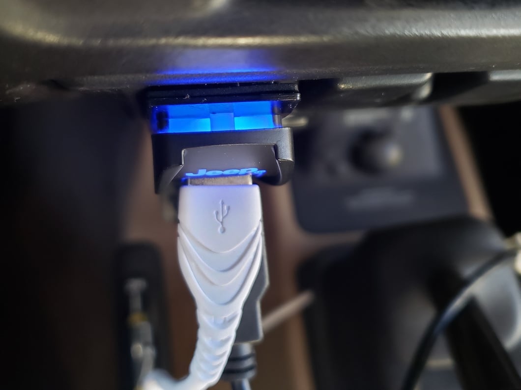 Jeep Licensed by RedRock Dual USB 4.2 AMP Fast-Charger Rocker Switch with Jeep Logo (97-18 Jeep Wrangler TJ & JK)