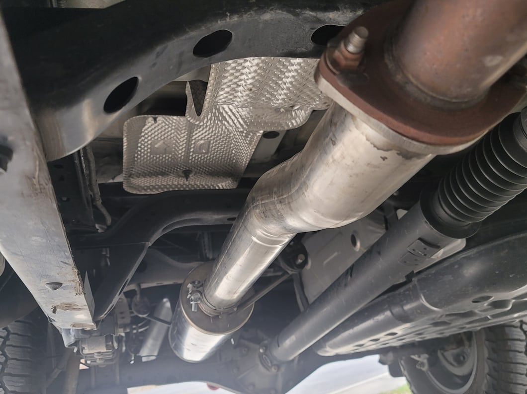 RedRock Stainless Steel Single Exhaust System with Black Tip; Side Exit (16-23 3.5L Tacoma)