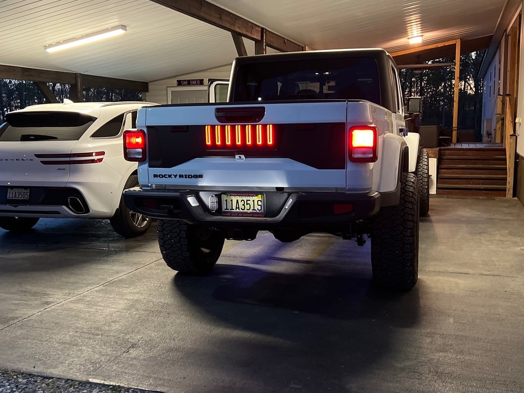 RedRock Tailgate Trim Panel with LED Lighting (20-25 Jeep Gladiator JT)