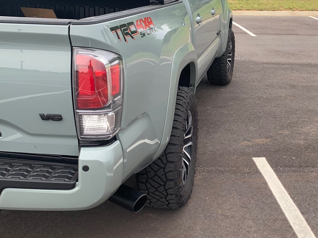 RedRock Stainless Steel Single Exhaust System with Black Tip; Side Exit (16-23 3.5L Tacoma)