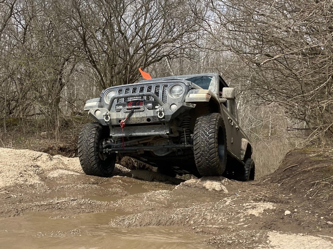 Jeep Licensed by RedRock Trail Force HD Front Bumper with Jeep Logo (20-25 Jeep Gladiator JT)