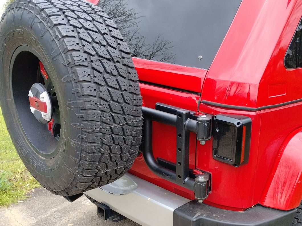 Jeep Licensed by RedRock HD Tire Carrier for OEM Tail Gate with Jeep Logo (07-18 Jeep Wrangler JK)