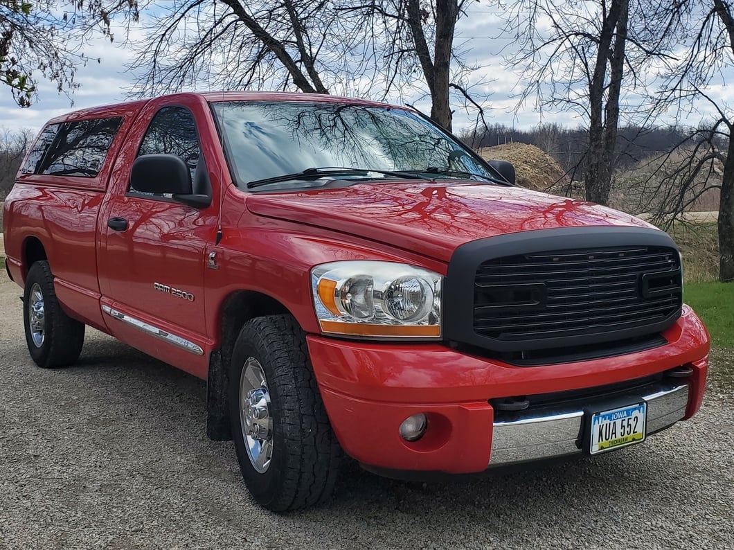 RedRock Boss Upper Replacement Grille with LED DRL; Matte Black (06-09 RAM 2500)