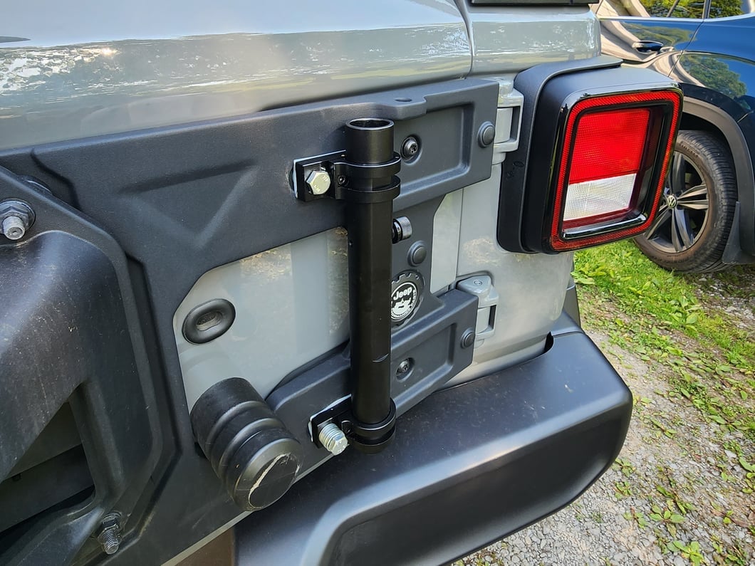 RedRock Tailgate Mounted Flag and Antenna Holder (18-25 Jeep Wrangler JL)