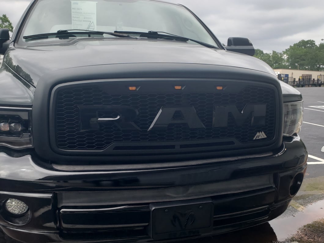RedRock Impulse Upper Replacement Grille with Amber LED Lights; Matte Black (02-05 RAM 1500)