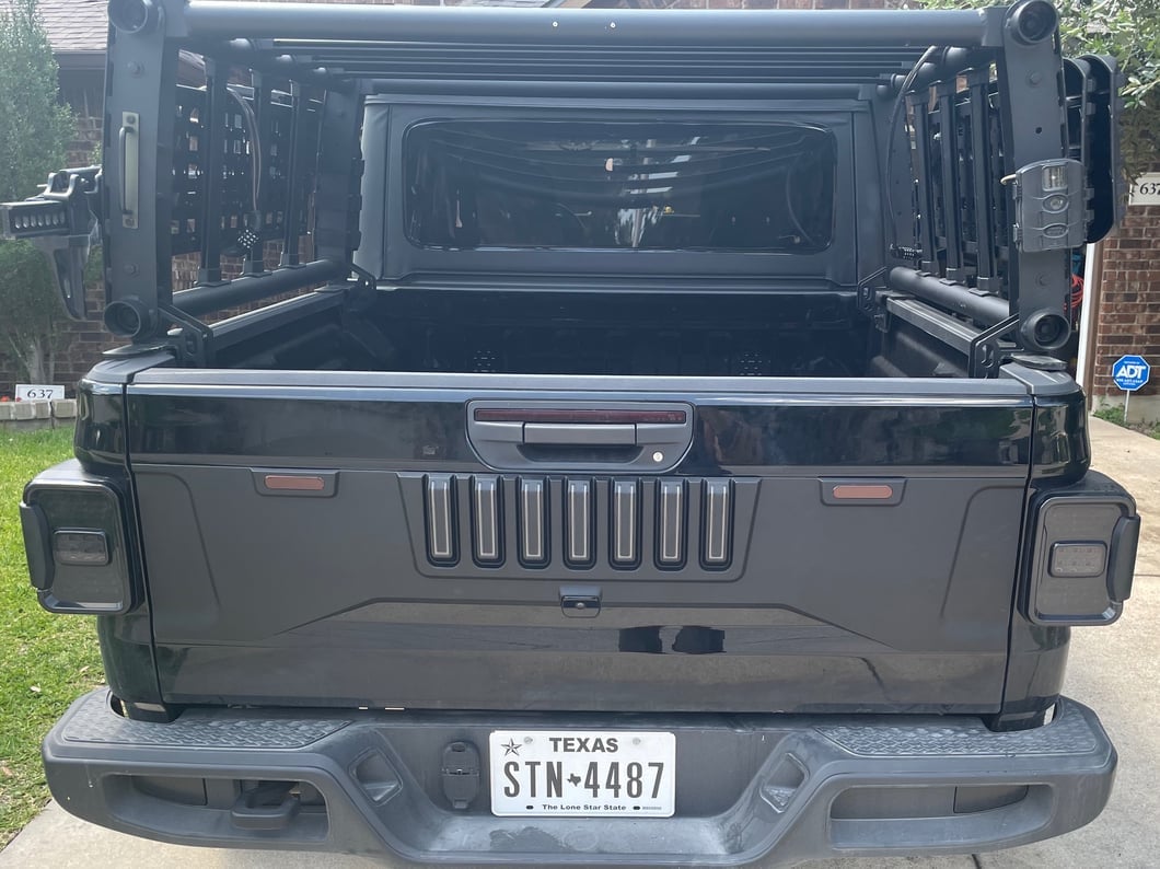 RedRock Tailgate Trim Panel with LED Lighting (20-25 Jeep Gladiator JT)