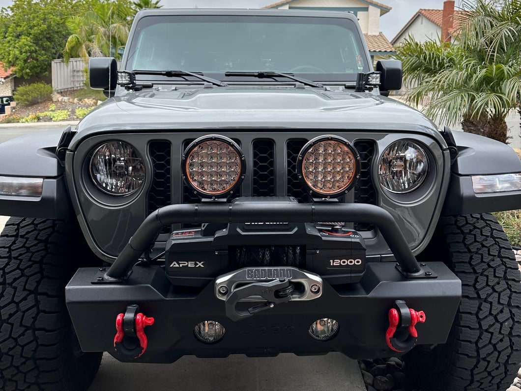Jeep Licensed by RedRock Stubby Front Winch Bumper with Jeep Logo (20-25 Jeep Gladiator JT)