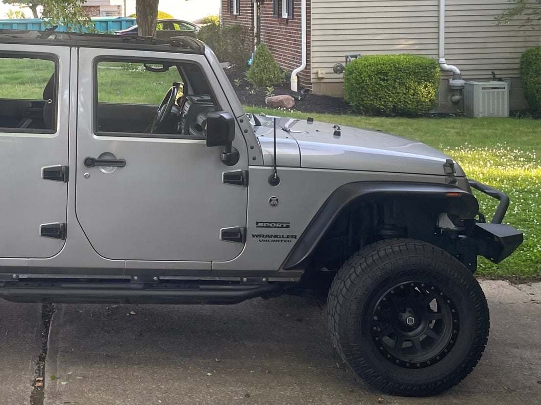 Jeep Licensed by RedRock 13-Inch Trail Antenna with Printed Jeep Logo (07-23 Jeep Wrangler JK & JL)