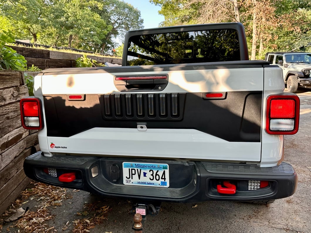 RedRock Tailgate Trim Panel with LED Lighting (20-25 Jeep Gladiator JT)