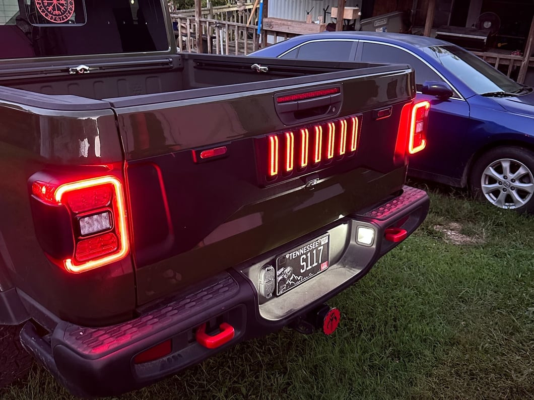 RedRock Tailgate Trim Panel with LED Lighting (20-25 Jeep Gladiator JT)