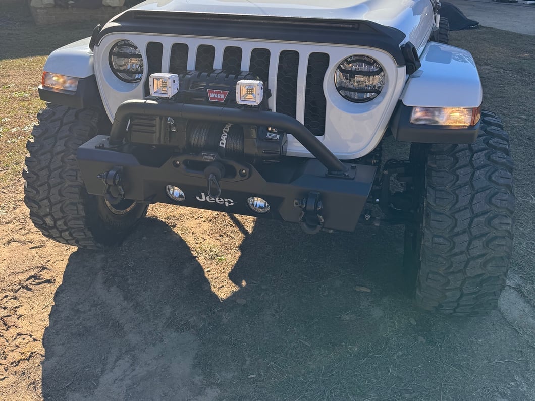Jeep Licensed by RedRock HD Stubby Front Bumper with Backlight LED Jeep Logo (20-25 Jeep Gladiator JT)
