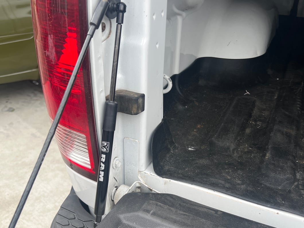 RAM Licensed by RedRock Tailgate Assist with RAM Logo (09-18 RAM 1500)