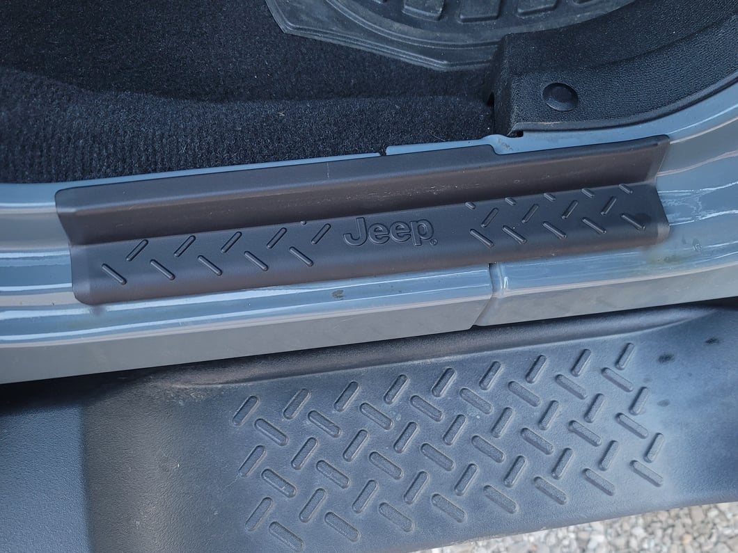 Jeep Licensed by RedRock Door Entry Guards with Jeep Logo (07-18 Jeep Wrangler JK 4-Door)