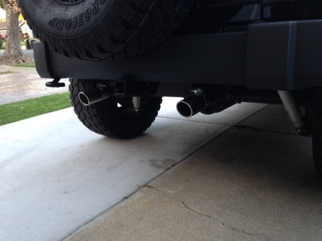 RedRock Dual Outlet Axle-Back Exhaust with Polished Tips (07-18 Jeep Wrangler JK)