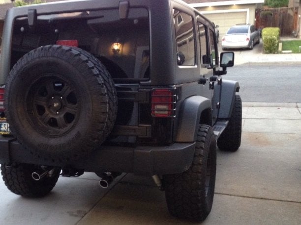 RedRock Dual Outlet Axle-Back Exhaust with Polished Tips (07-18 Jeep Wrangler JK)