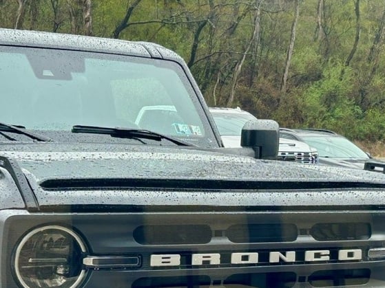RedRock Hood Deflector; Gloss Black (21-25 Bronco)