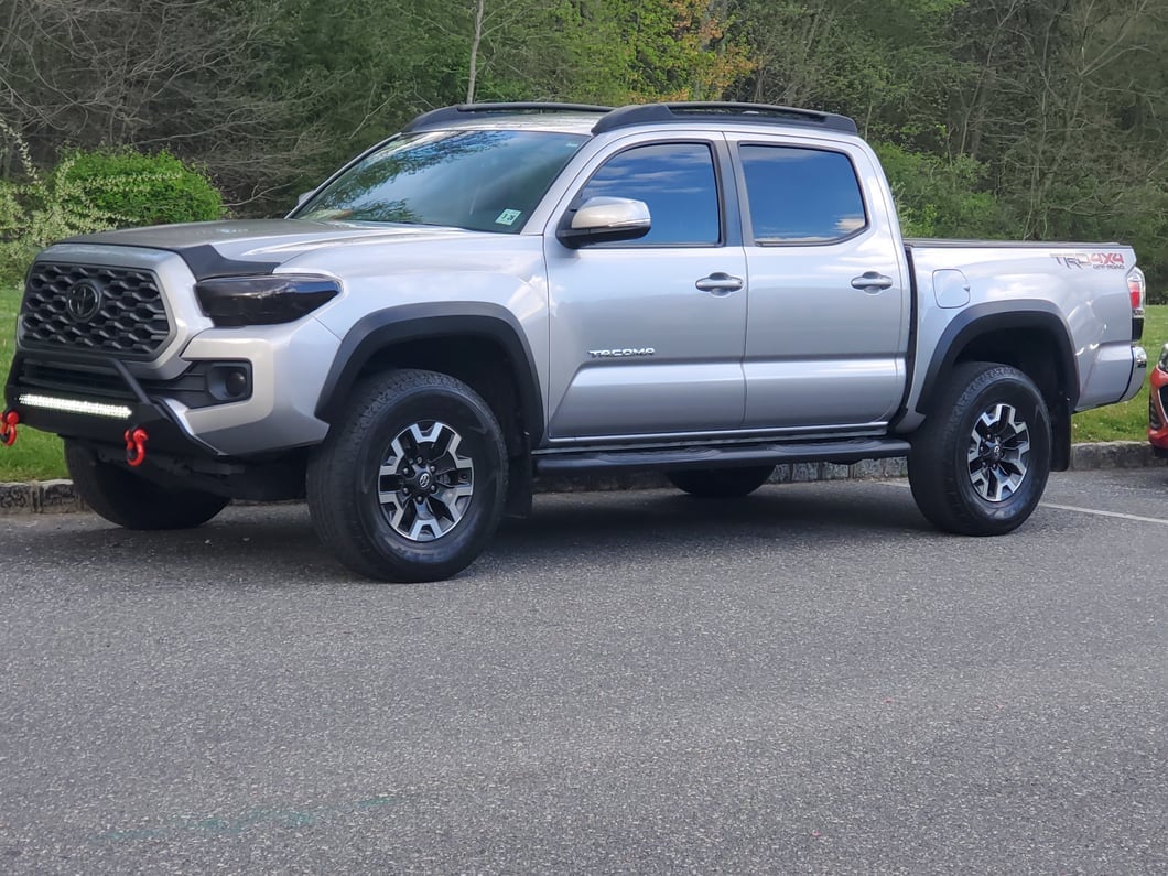 RedRock Stubby Front Bumper with Over-Rider Hoop (16-23 Tacoma)