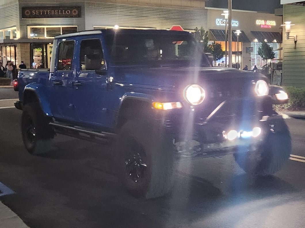 Jeep Licensed by RedRock HD Stubby Front Bumper with Backlight LED Jeep Logo (20-25 Jeep Gladiator JT)