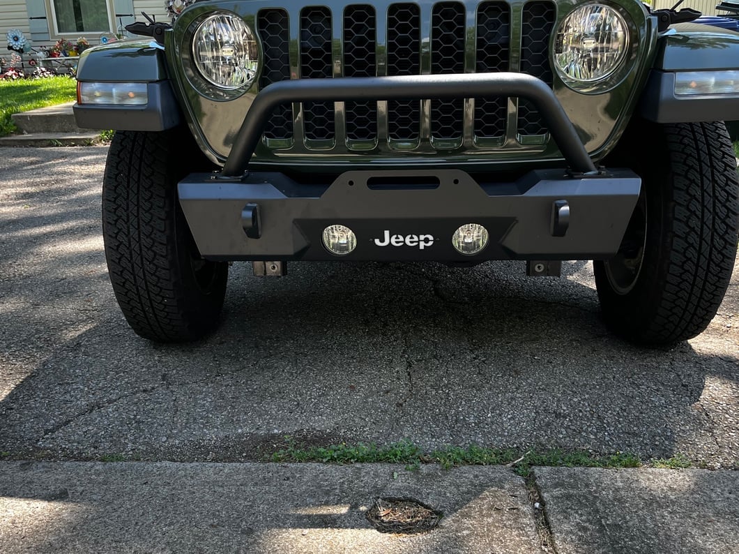 Jeep Licensed by RedRock HD Stubby Front Bumper with Backlight LED Jeep Logo (20-25 Jeep Gladiator JT)
