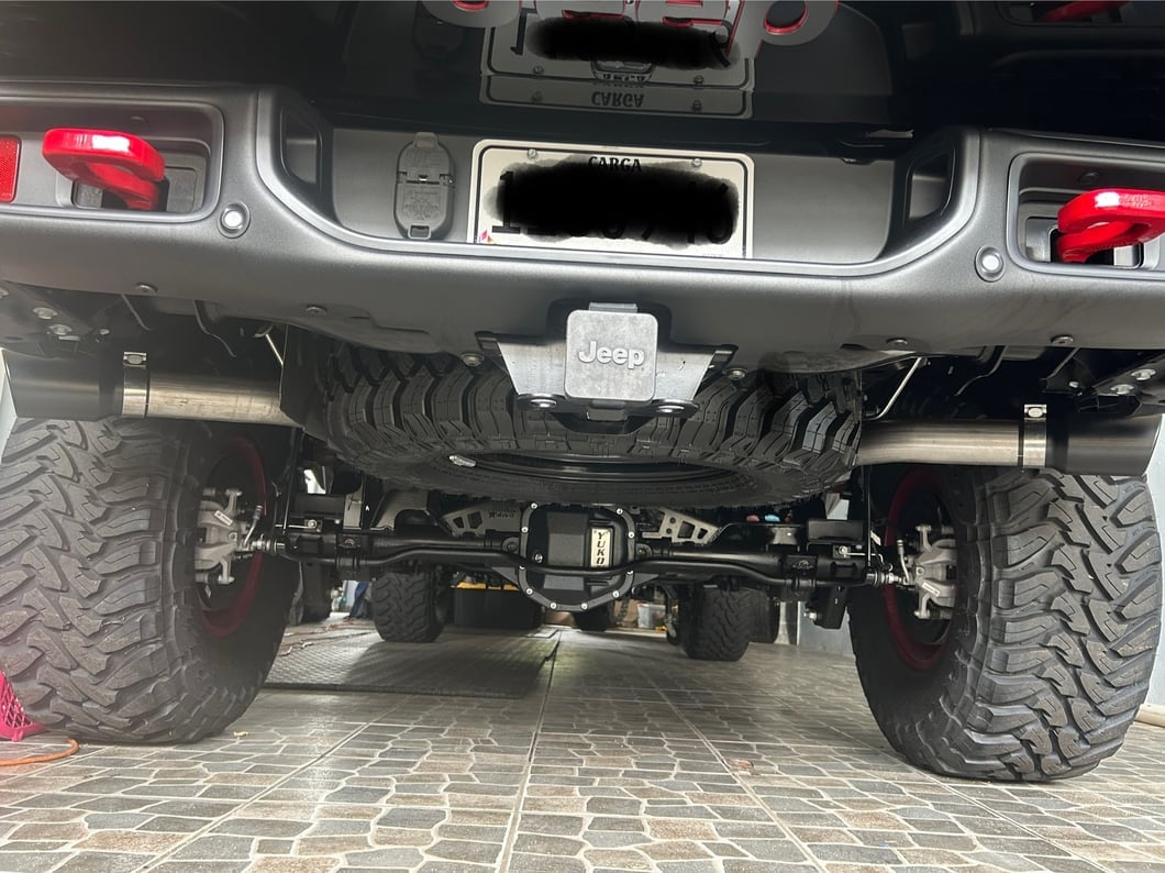 RedRock Dual Exhaust System with Black Tips; Side Exit (20-25 3.6L Jeep Gladiator JT)