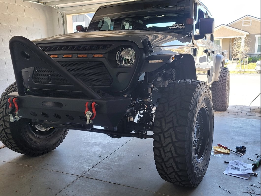 RedRock Mid-Width Winch Front Bumper with Stinger (20-25 Jeep Gladiator JT)