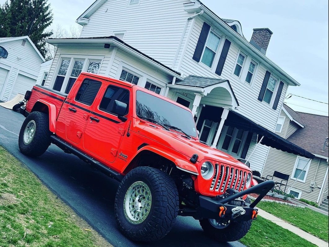 RedRock Mid-Width Winch Front Bumper with Stinger (20-25 Jeep Gladiator JT)
