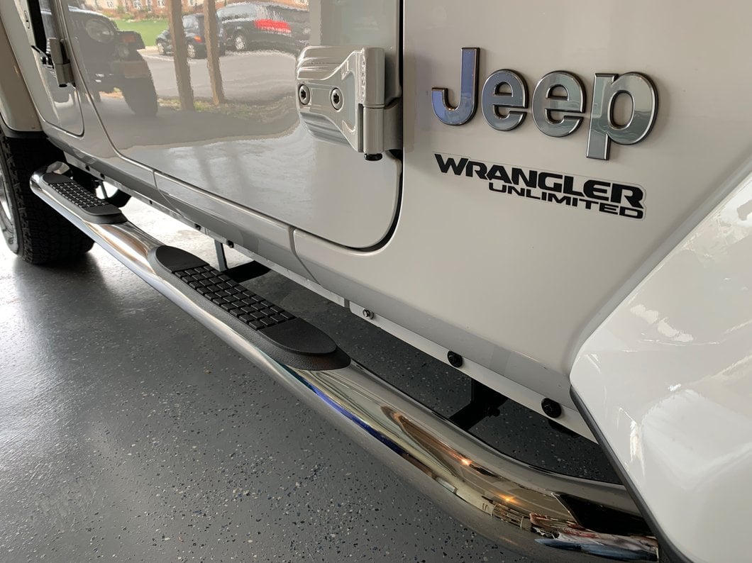 RedRock 3-Inch Round Curved Side Step Bars; Stainless Steel (18-25 Jeep Wrangler JL 4-Door)