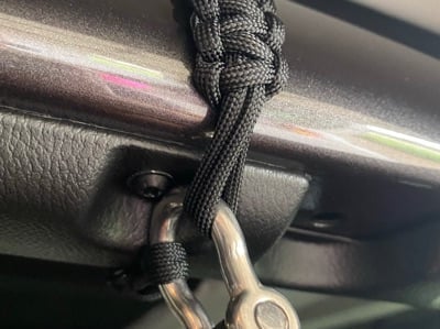 RedRock Front Rollbar Paracord Grab Handles with D-Rings; Black (07-25 Jeep Wrangler JK & JL)