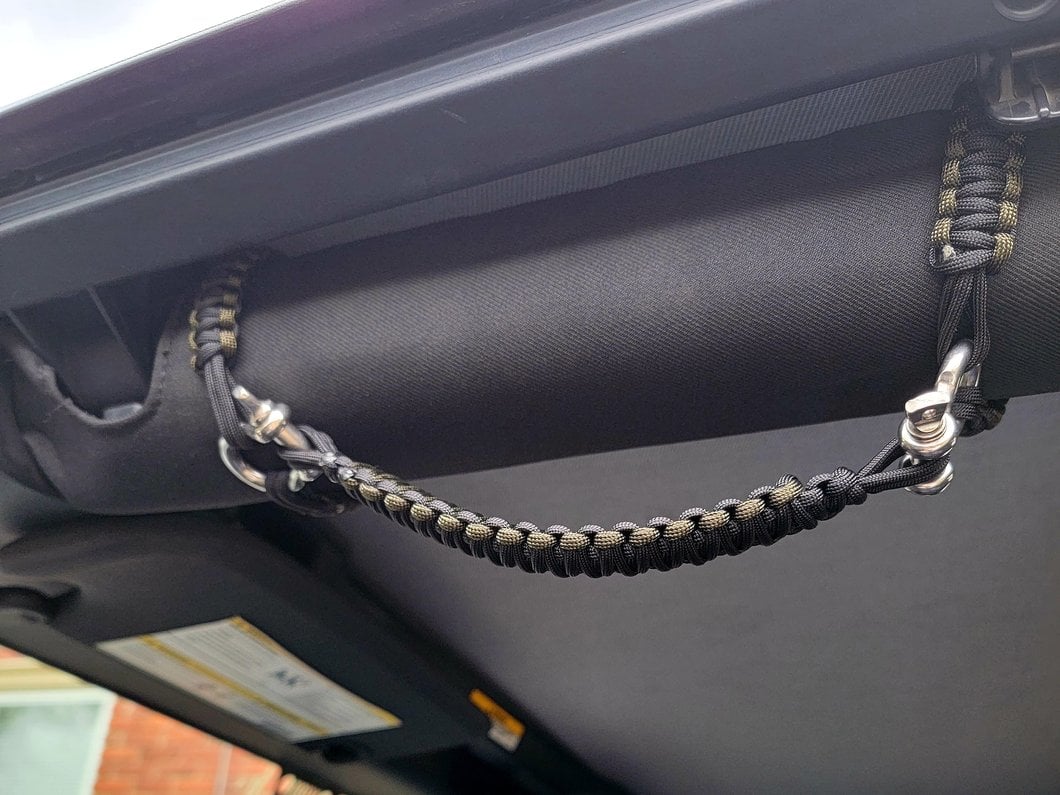 RedRock Front Rollbar Paracord Grab Handles with D-Rings; Black and OD Green (07-25 Jeep Wrangler JK & JL)