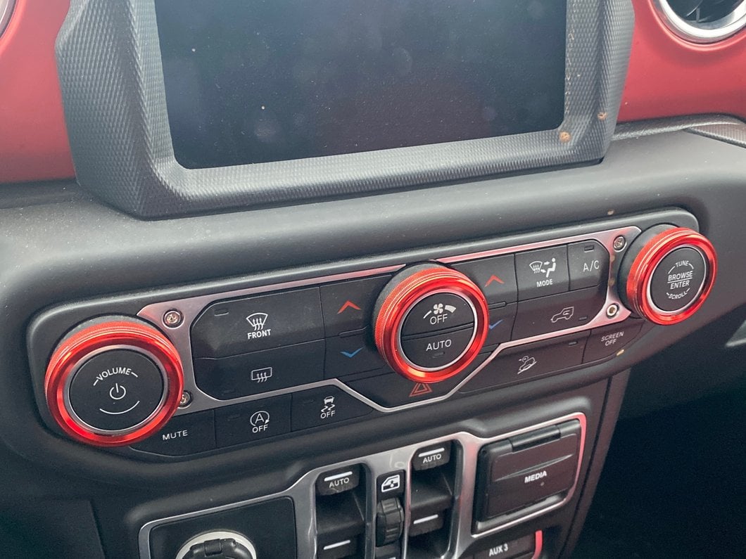 RedRock Billet Aluminum HVAC and Radio Control Knob Trim Ring Set; Red (18-25 Jeep Wrangler JL)