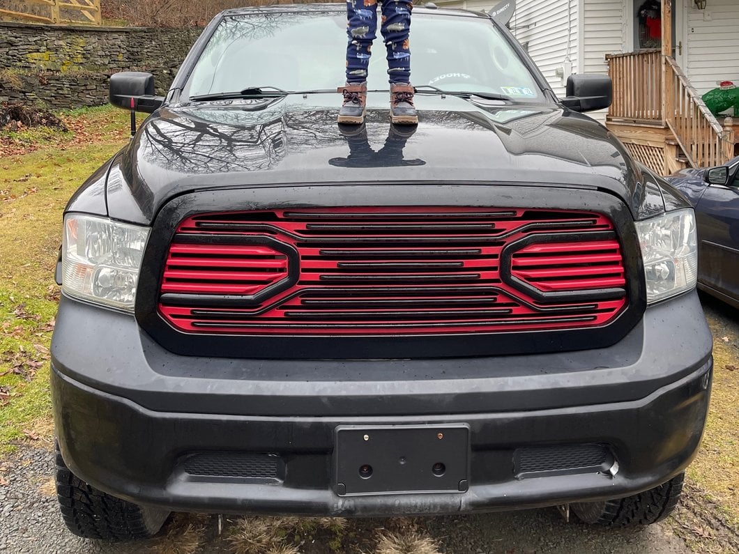 RedRock Big Horn Style Upper Replacement Grille; Black and Red (13-18 RAM 1500, Excluding Rebel)