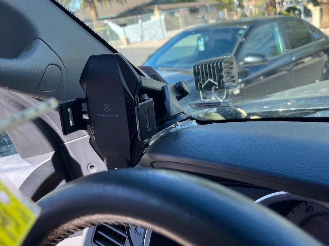 RedRock Wireless Charging Phone Mount